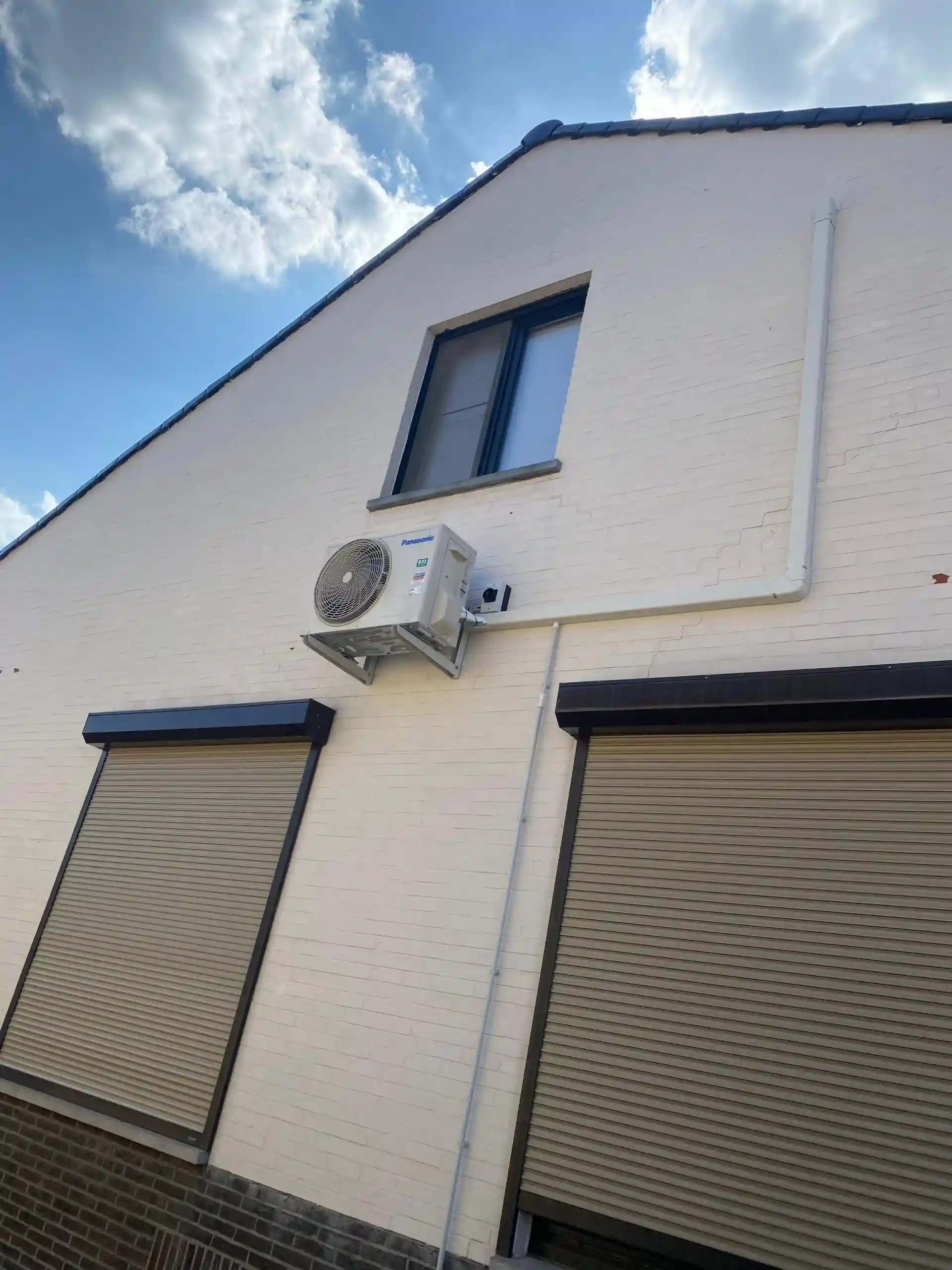Airconditioning muurunit door Van Hoof & Co
